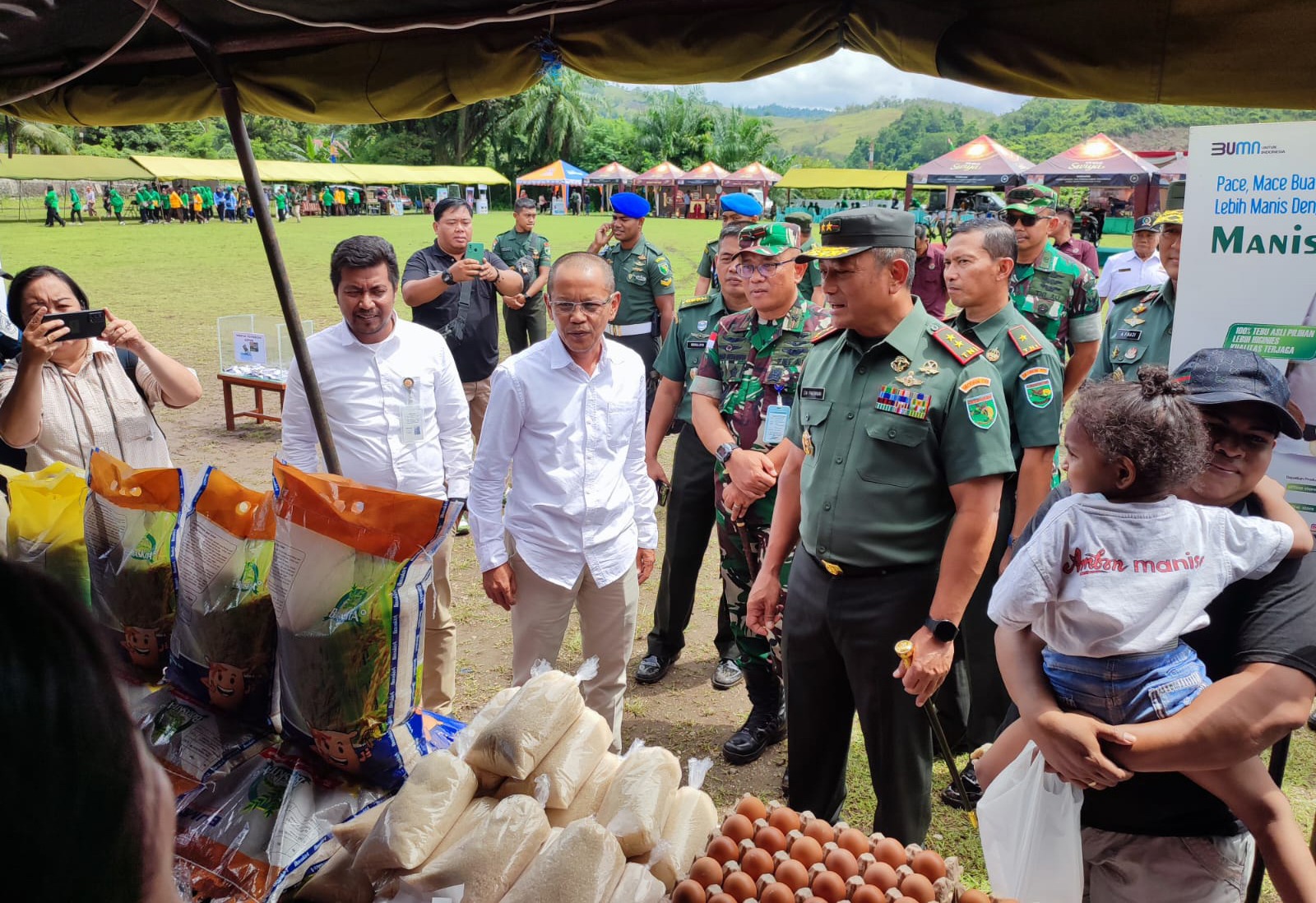 Peringati Hut Ke 78 Tni Danrem 172 Pwy Buka Bazar Umkm Dan Dapur Umum